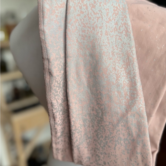 Beyond Yoga Light Ombré Shimmer Pink Leggings - XS - Picture 6 of 15